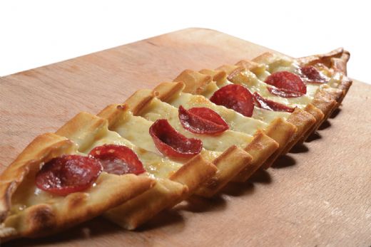 Sucuklu Pide